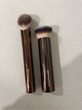 Hourglass Metallic Bronze Makeup Brush Duo - Brown & Cream Bristles